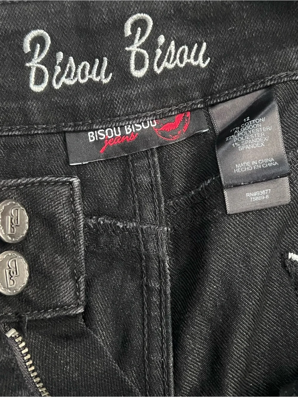 Bisou Bisou sleek black